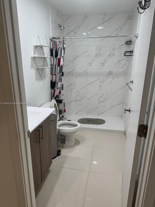 出租: $1,100 (0 贝兹, 1 浴室, 400 平方英尺)