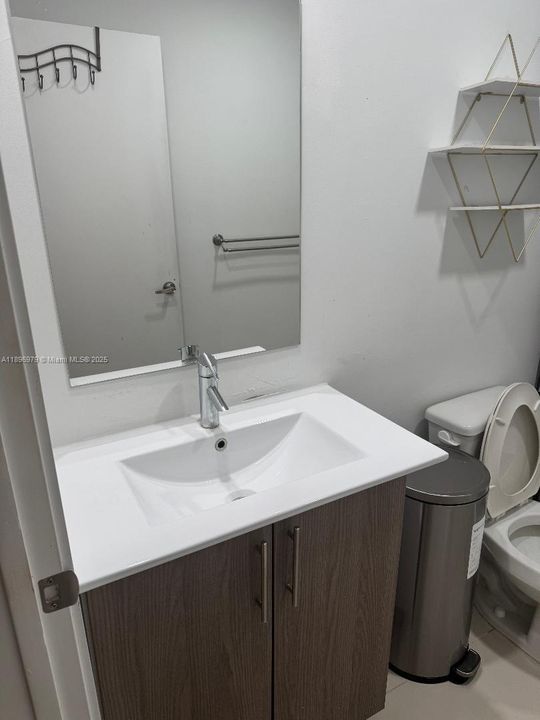 出租: $1,100 (0 贝兹, 1 浴室, 400 平方英尺)