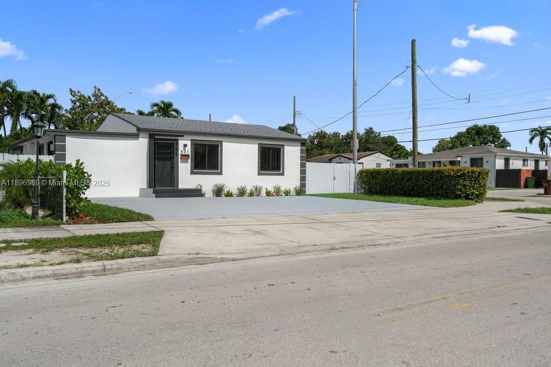 На продажу: $678,987 (3 спален, 3 ванн, 1256 Квадратных фут)