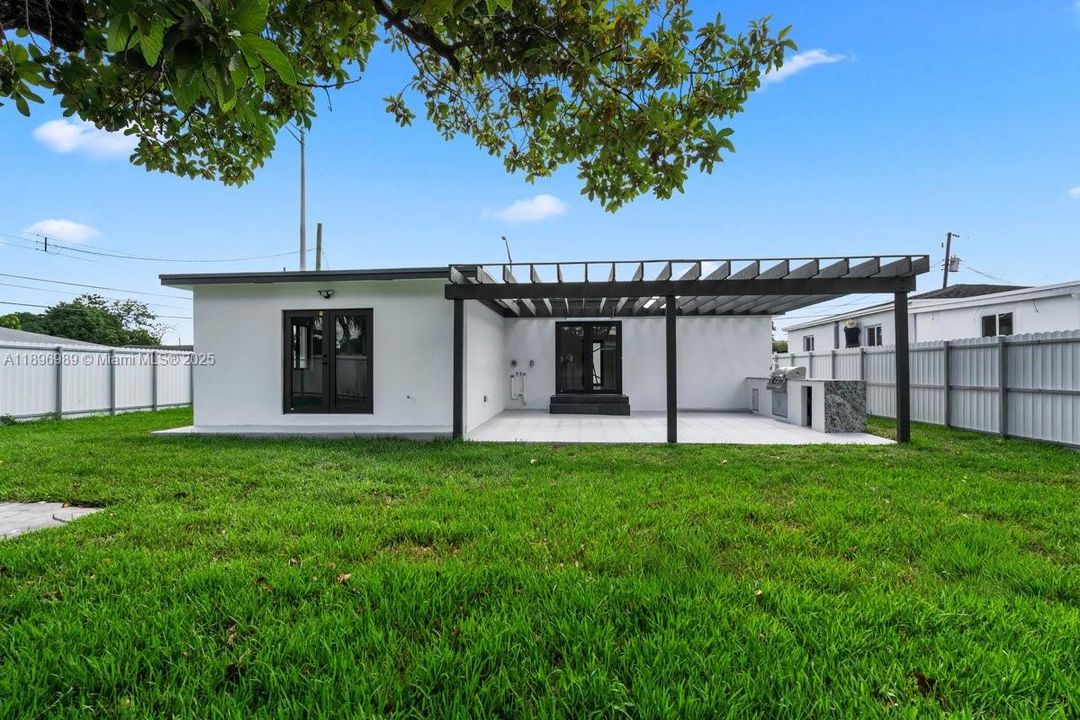 На продажу: $678,987 (3 спален, 3 ванн, 1256 Квадратных фут)