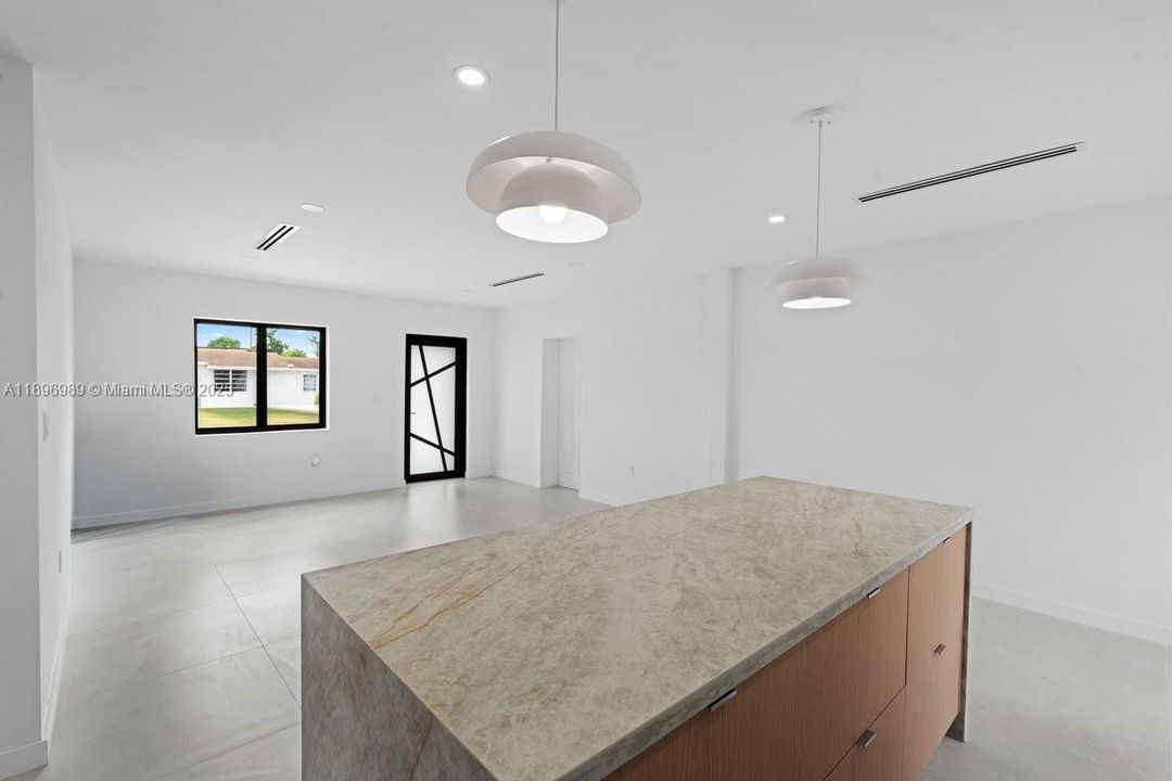 На продажу: $678,987 (3 спален, 3 ванн, 1256 Квадратных фут)