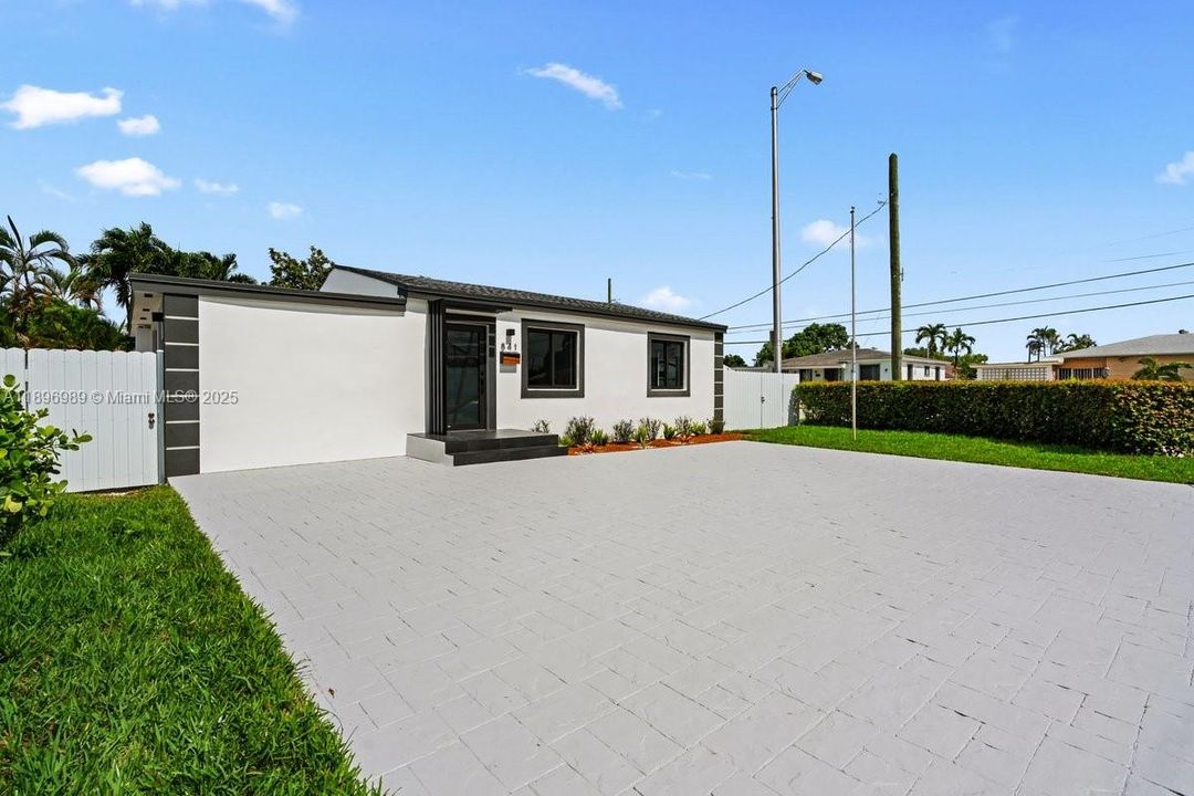 На продажу: $678,987 (3 спален, 3 ванн, 1256 Квадратных фут)