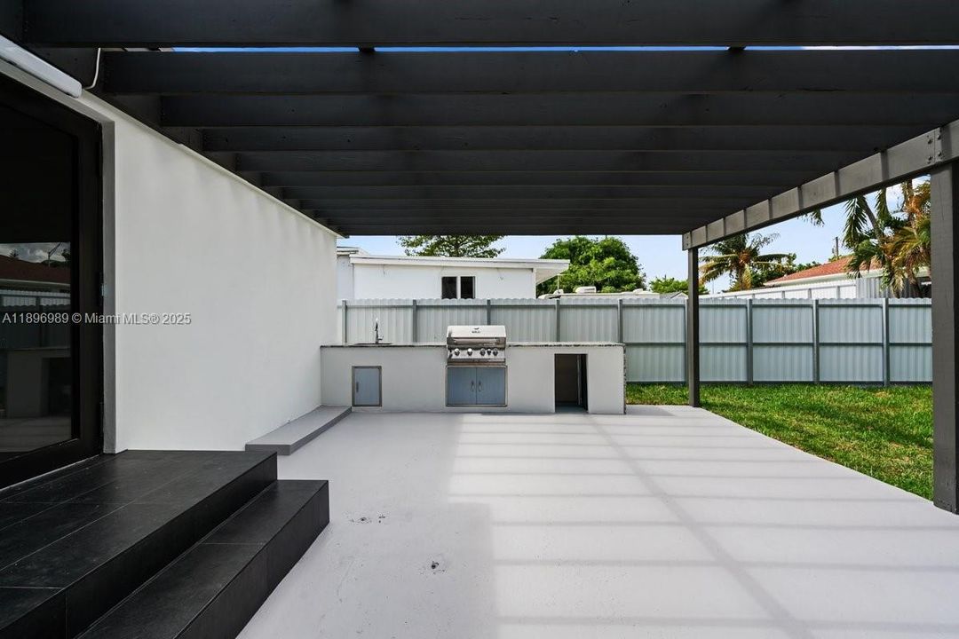 На продажу: $678,987 (3 спален, 3 ванн, 1256 Квадратных фут)