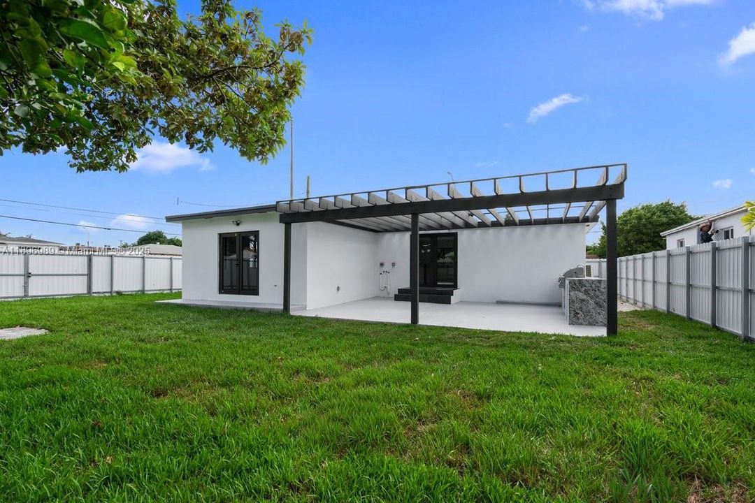 На продажу: $678,987 (3 спален, 3 ванн, 1256 Квадратных фут)