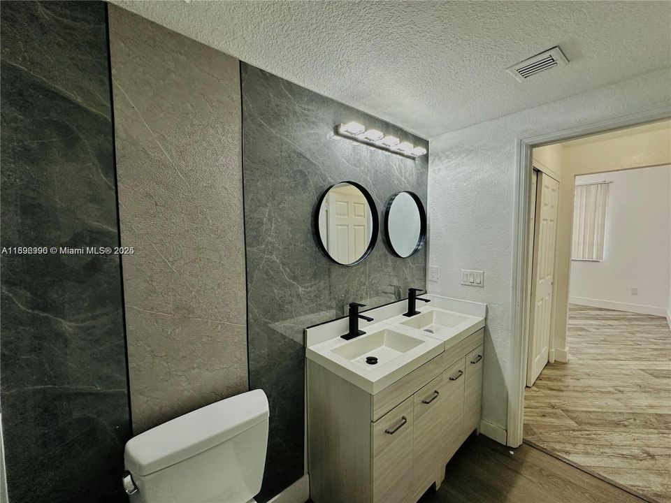 待售: $199,900 (2 贝兹, 2 浴室, 0 平方英尺)