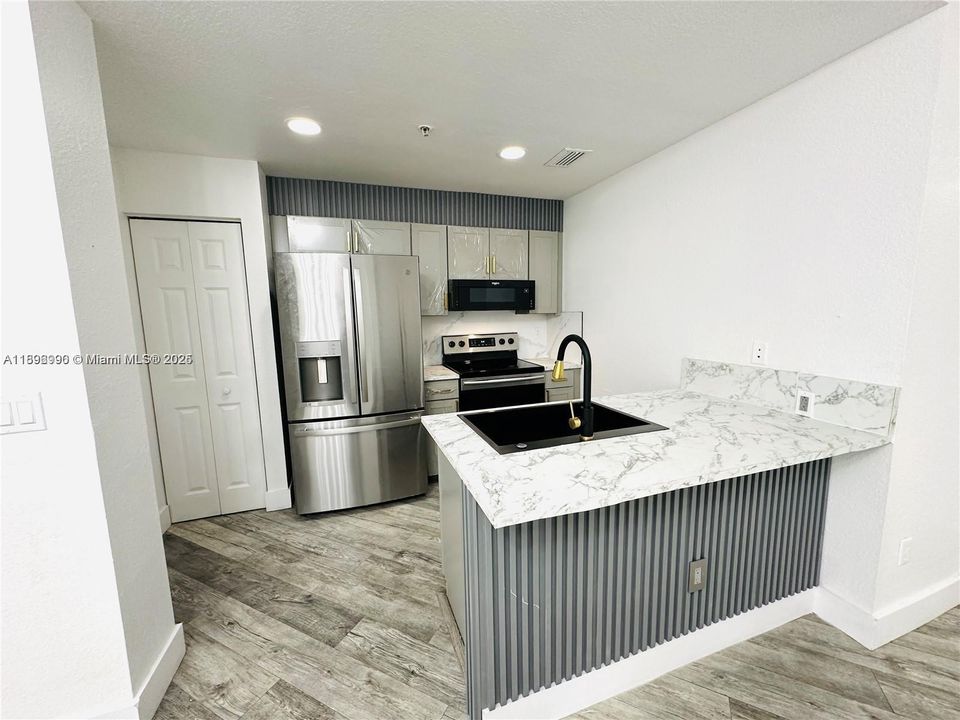 待售: $199,900 (2 贝兹, 2 浴室, 0 平方英尺)