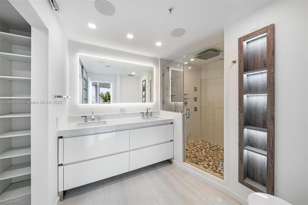 Recently Rented: $5,300 (3 beds, 2 baths, 1336 Square Feet)