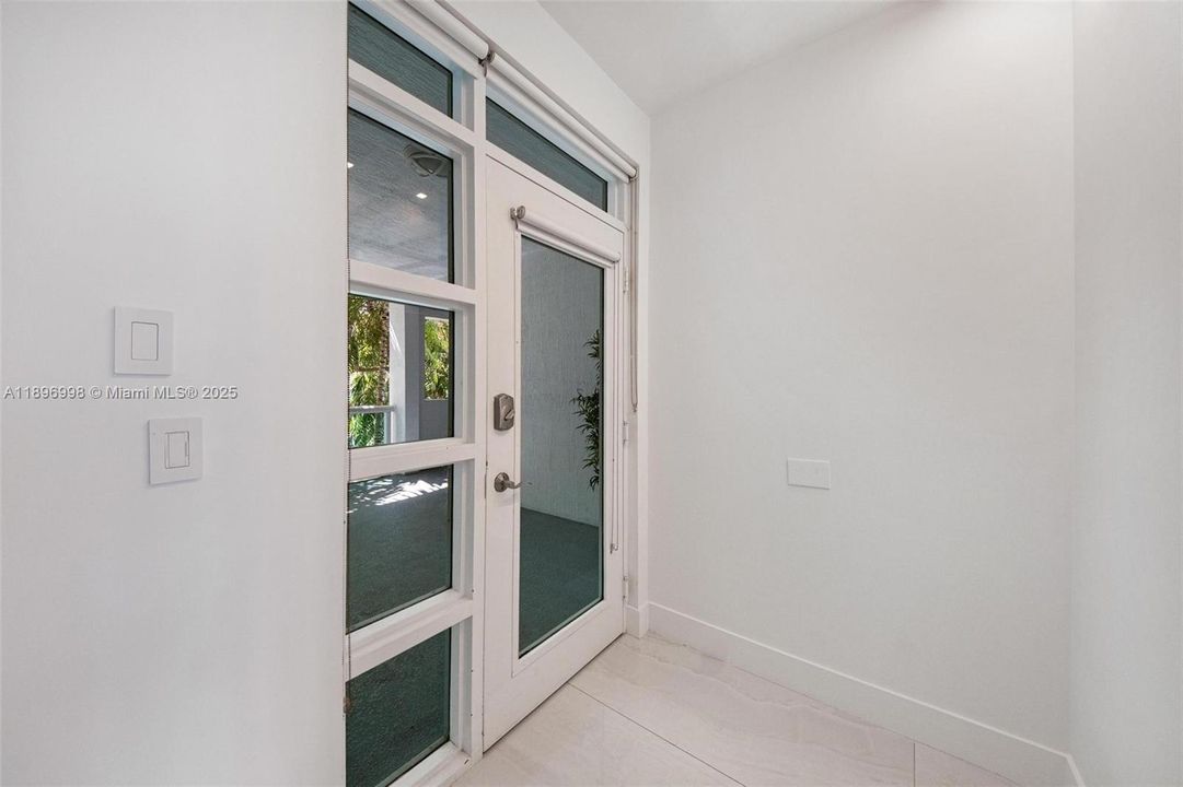 Recently Rented: $5,300 (3 beds, 2 baths, 1336 Square Feet)