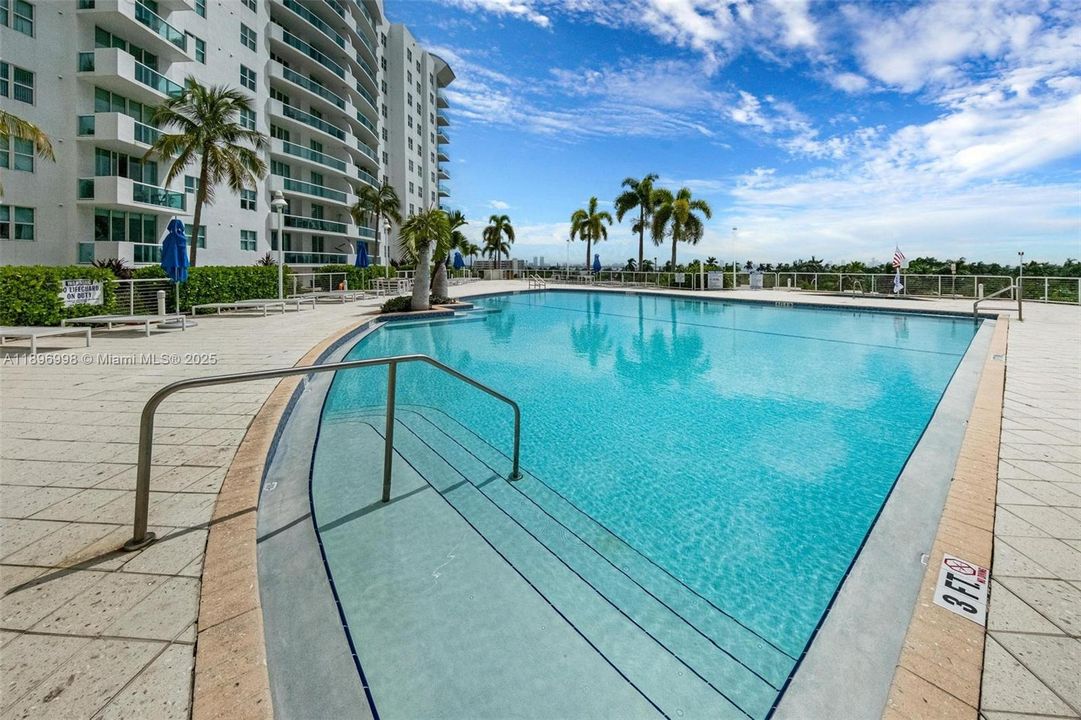 Recently Rented: $5,300 (3 beds, 2 baths, 1336 Square Feet)