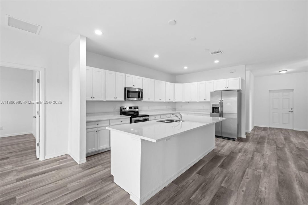 待售: $380,000 (4 贝兹, 2 浴室, 1921 平方英尺)