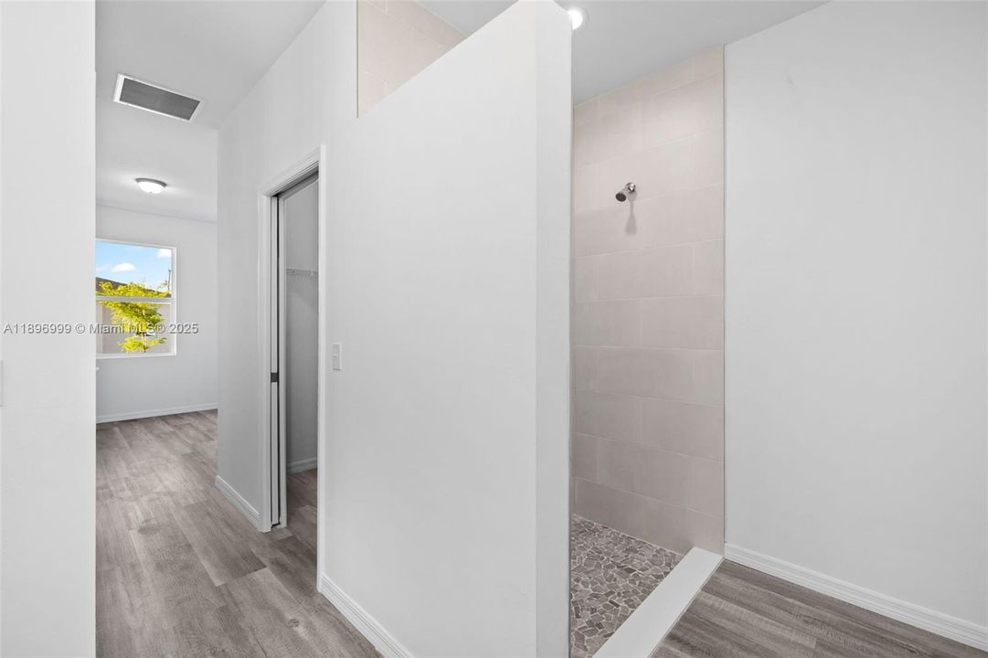 待售: $380,000 (4 贝兹, 2 浴室, 1921 平方英尺)