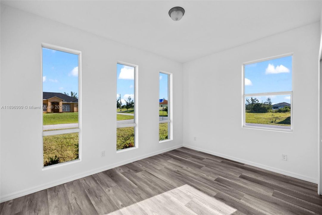 待售: $380,000 (4 贝兹, 2 浴室, 1921 平方英尺)