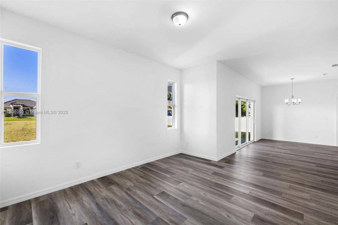 待售: $380,000 (4 贝兹, 2 浴室, 1921 平方英尺)