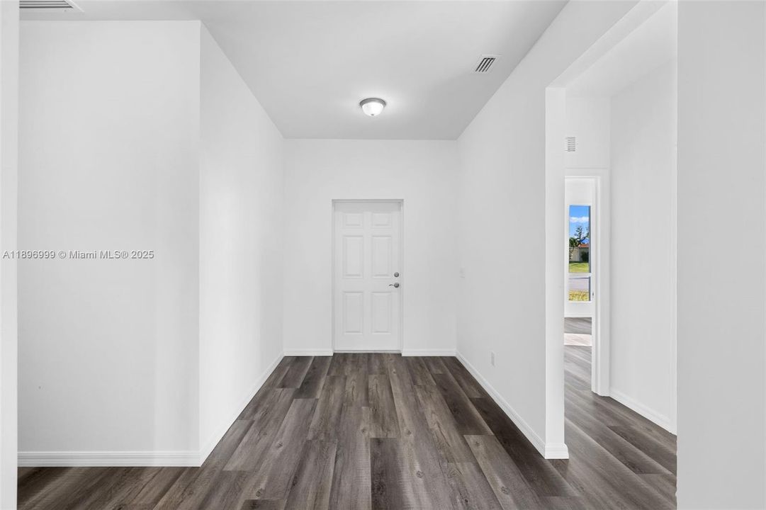 待售: $380,000 (4 贝兹, 2 浴室, 1921 平方英尺)