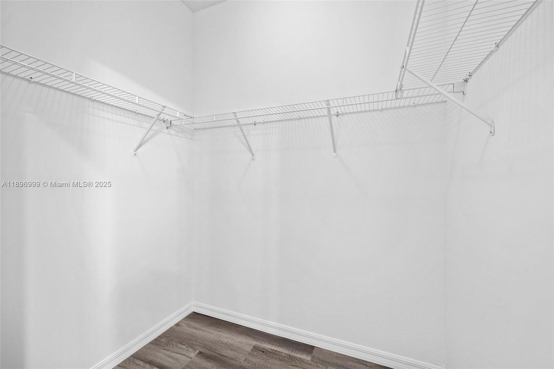 待售: $380,000 (4 贝兹, 2 浴室, 1921 平方英尺)