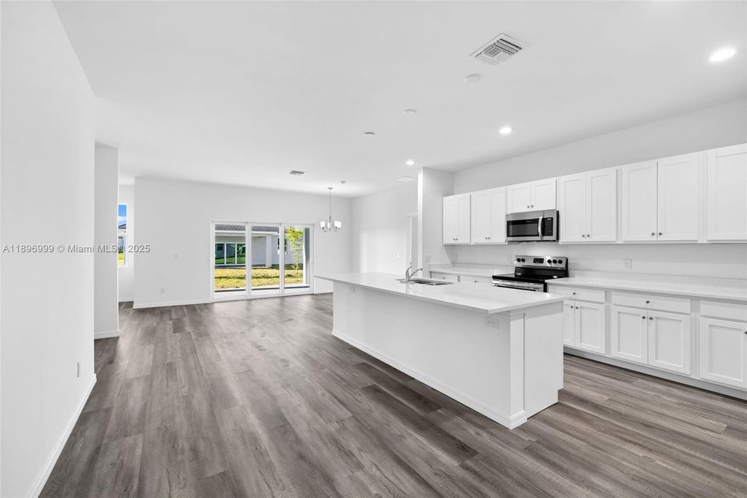 待售: $380,000 (4 贝兹, 2 浴室, 1921 平方英尺)