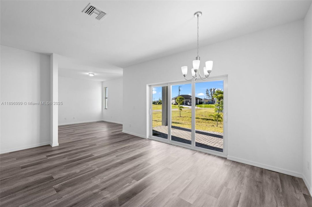 待售: $380,000 (4 贝兹, 2 浴室, 1921 平方英尺)