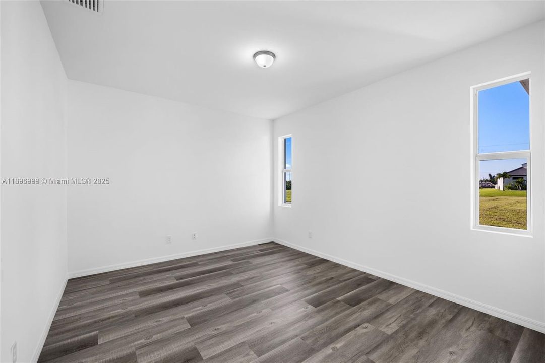 待售: $380,000 (4 贝兹, 2 浴室, 1921 平方英尺)