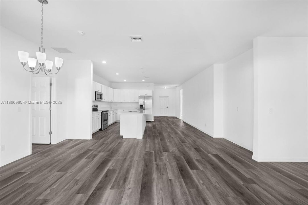 待售: $380,000 (4 贝兹, 2 浴室, 1921 平方英尺)