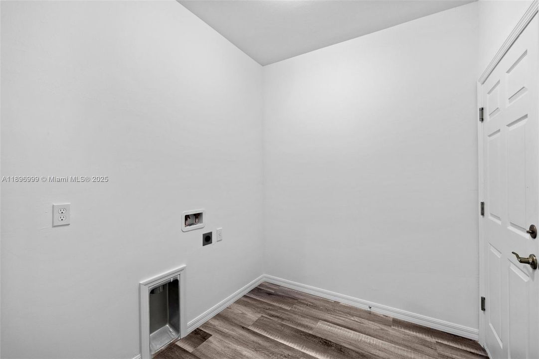 待售: $380,000 (4 贝兹, 2 浴室, 1921 平方英尺)