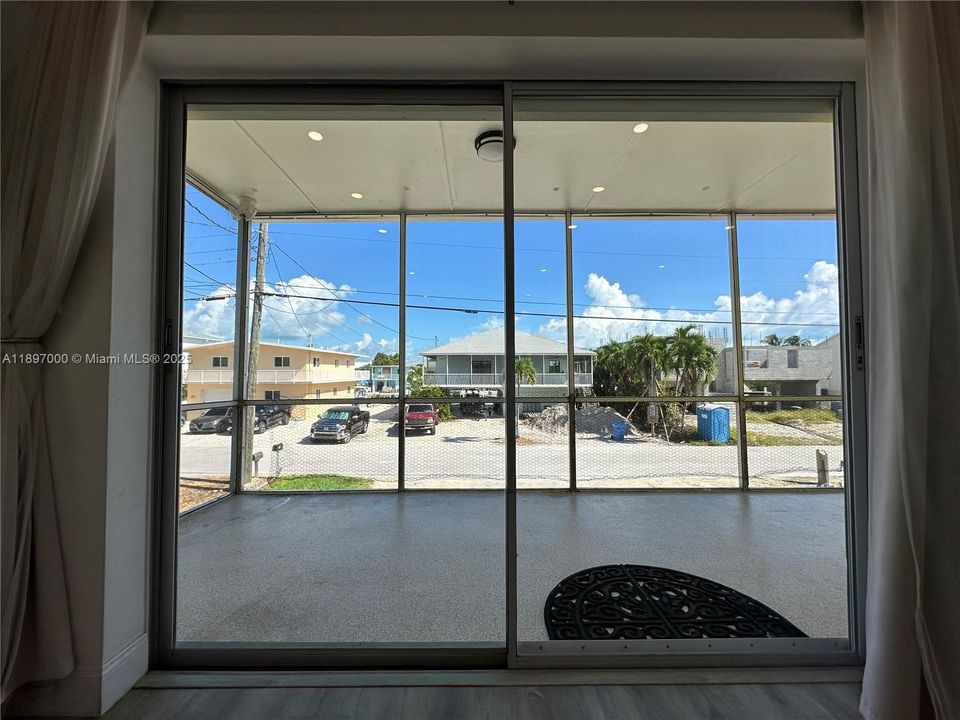 For Sale: $1,990,000 (4 beds, 2 baths, 1680 Square Feet)