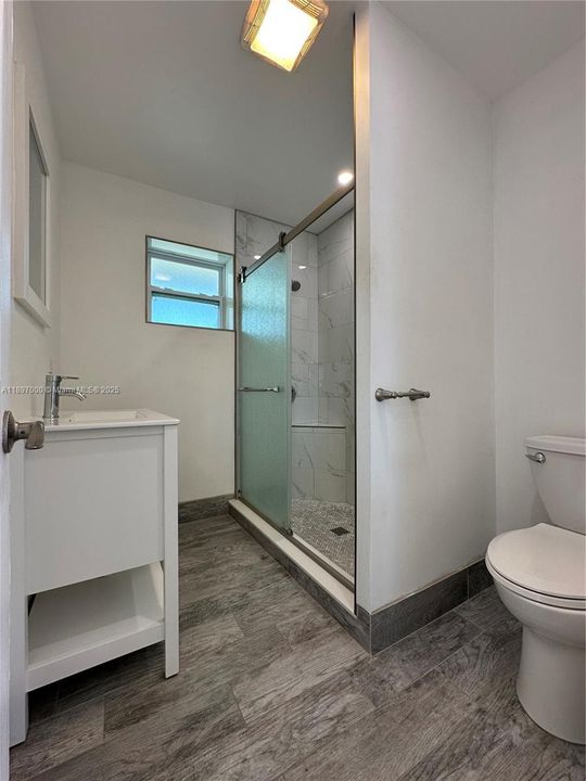 For Sale: $1,990,000 (4 beds, 2 baths, 1680 Square Feet)