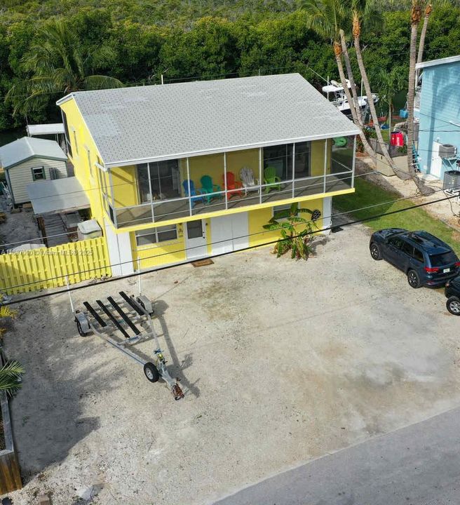 For Sale: $1,990,000 (4 beds, 2 baths, 1680 Square Feet)