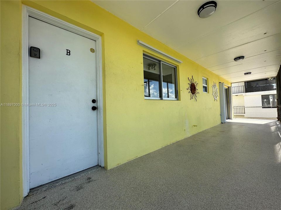 For Sale: $1,990,000 (4 beds, 2 baths, 1680 Square Feet)