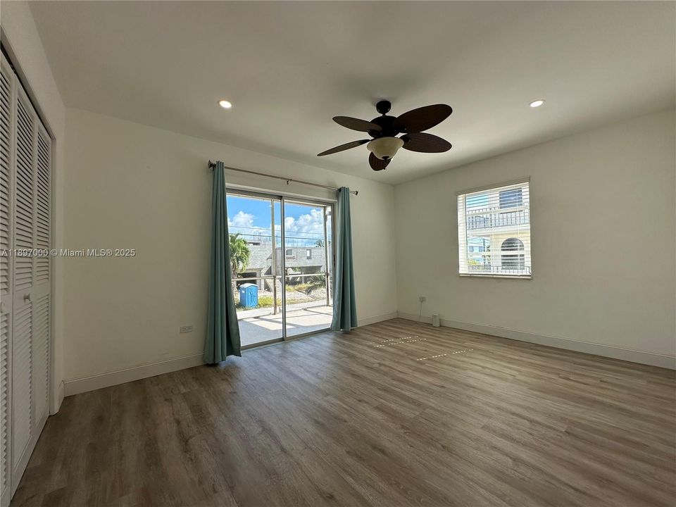 For Sale: $1,990,000 (4 beds, 2 baths, 1680 Square Feet)