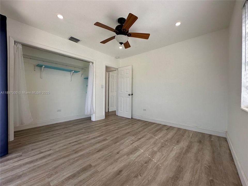 For Sale: $1,990,000 (4 beds, 2 baths, 1680 Square Feet)