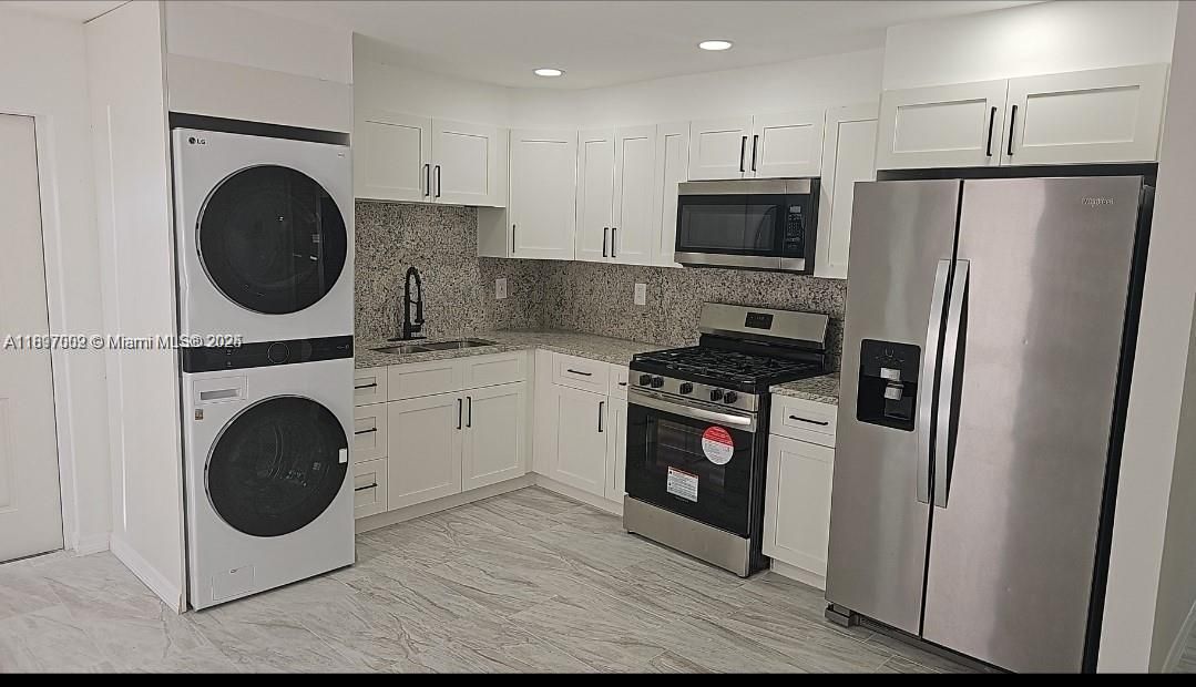 Под контрактом: $1,900 (3 спален, 2 ванн, 0 Квадратных фут)