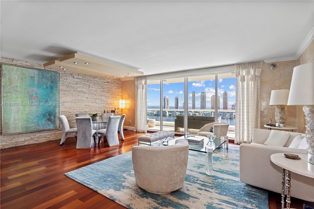 For Sale: $2,825,000 (3 beds, 3 baths, 2840 Square Feet)