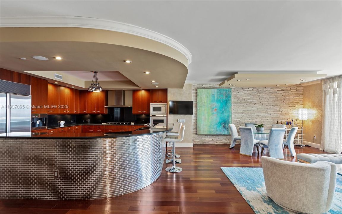 For Sale: $2,825,000 (3 beds, 3 baths, 2840 Square Feet)