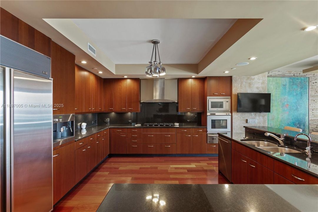 For Sale: $2,825,000 (3 beds, 3 baths, 2840 Square Feet)