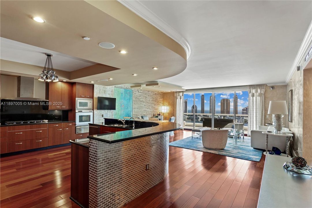 For Sale: $2,825,000 (3 beds, 3 baths, 2840 Square Feet)