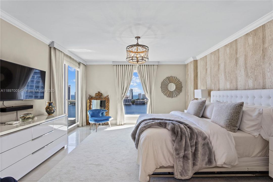 For Sale: $2,825,000 (3 beds, 3 baths, 2840 Square Feet)