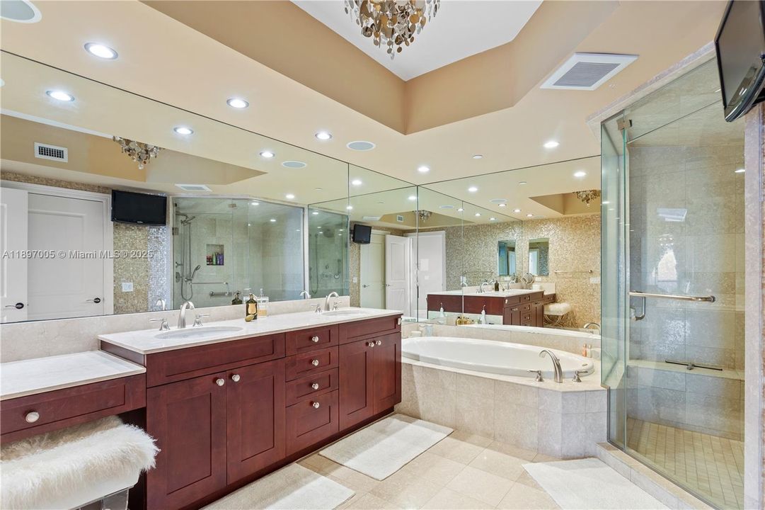 For Sale: $2,825,000 (3 beds, 3 baths, 2840 Square Feet)