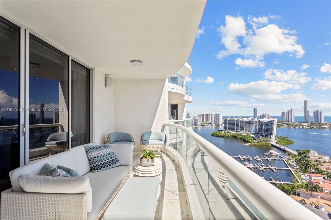 For Sale: $2,825,000 (3 beds, 3 baths, 2840 Square Feet)