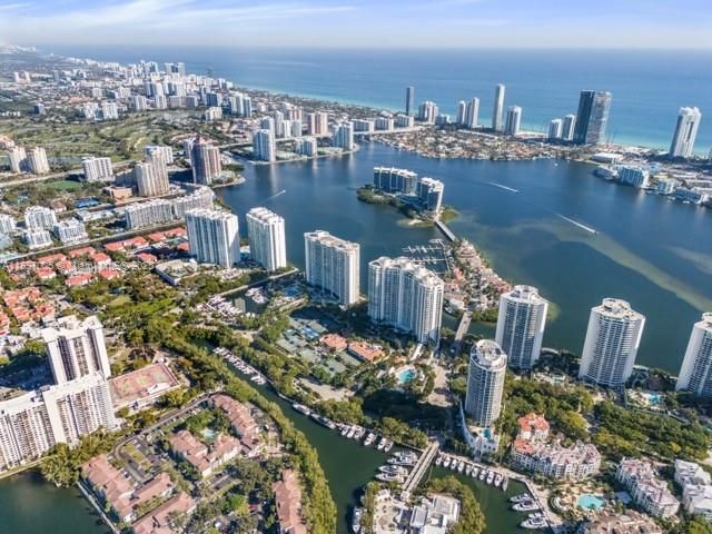 For Sale: $2,825,000 (3 beds, 3 baths, 2840 Square Feet)