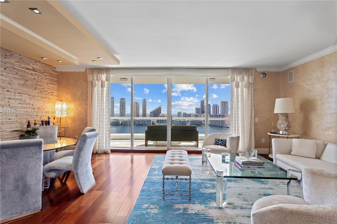 For Sale: $2,825,000 (3 beds, 3 baths, 2840 Square Feet)