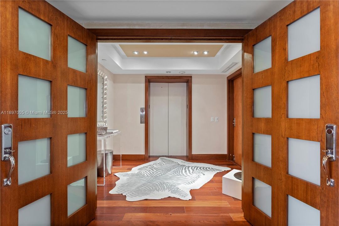 For Sale: $2,825,000 (3 beds, 3 baths, 2840 Square Feet)