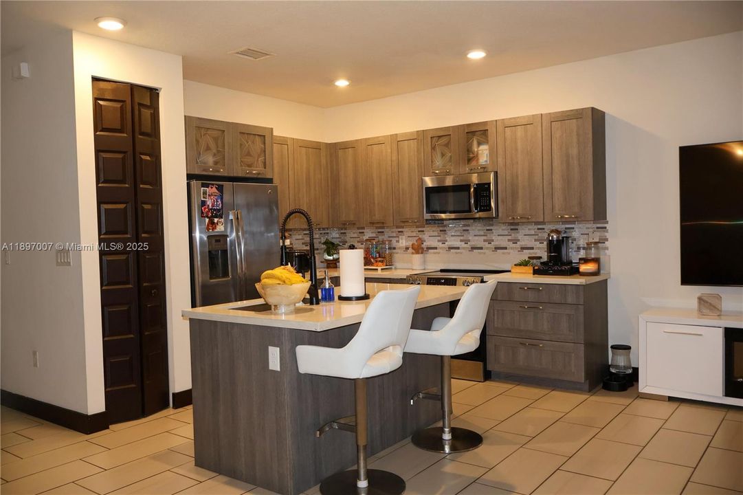 En Venta: $570,000 (3 camas, 2 baños, 1743 Pies cuadrados)