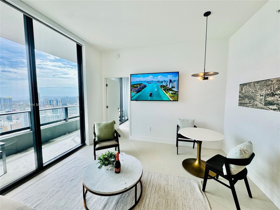 For Rent: $4,900 (1 beds, 1 baths, 505 Square Feet)