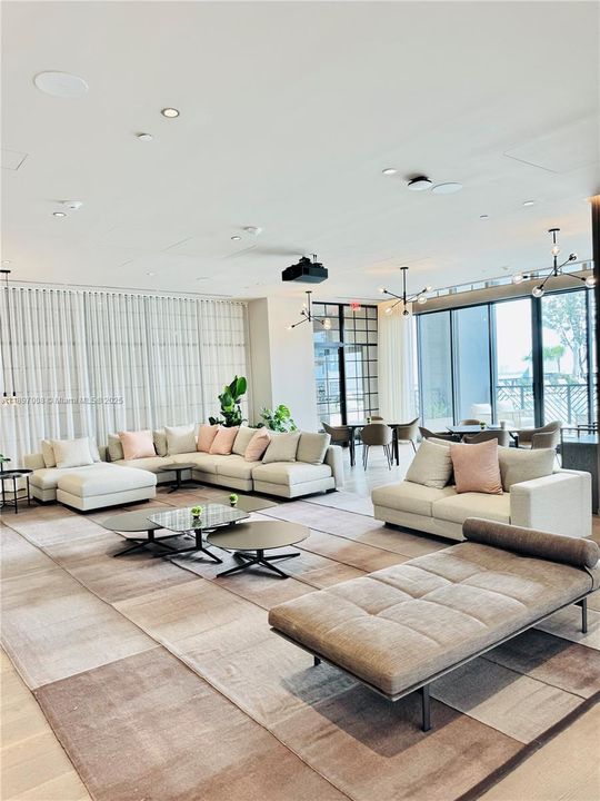 For Rent: $4,900 (1 beds, 1 baths, 505 Square Feet)