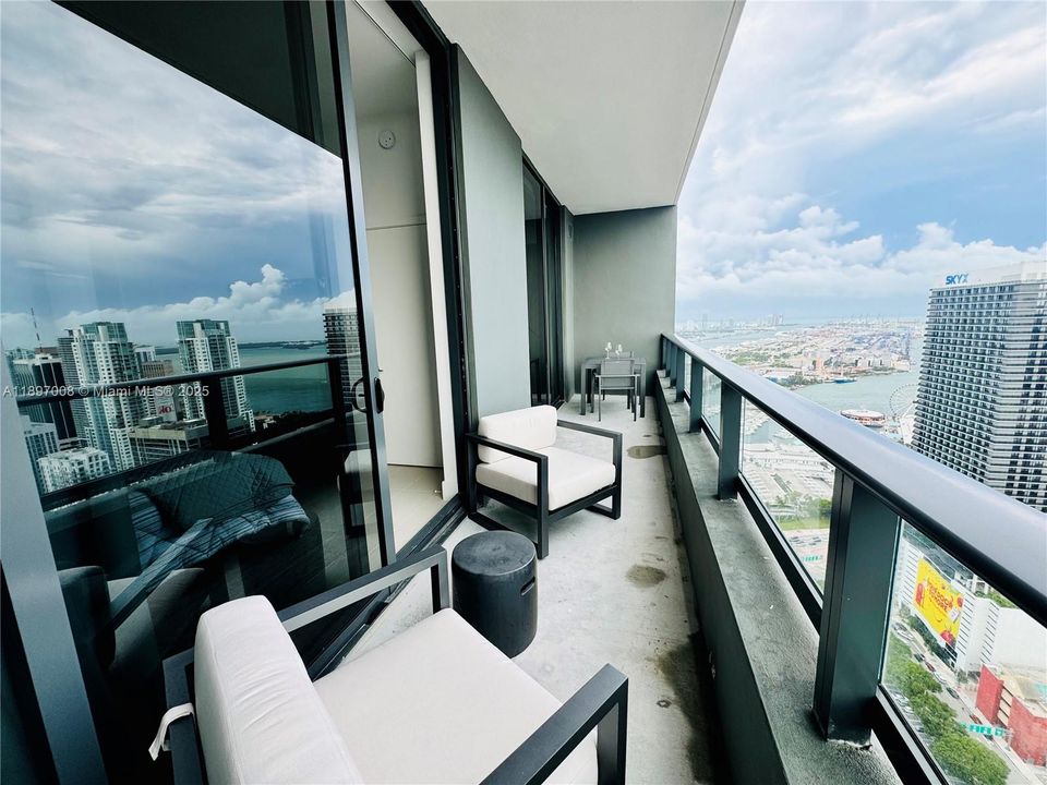 For Rent: $4,900 (1 beds, 1 baths, 505 Square Feet)