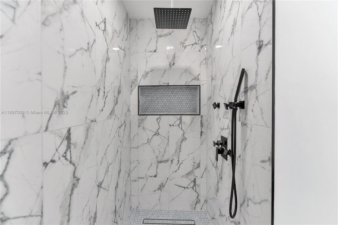 Recently Sold: $719,900 (4 beds, 3 baths, 1628 Square Feet)