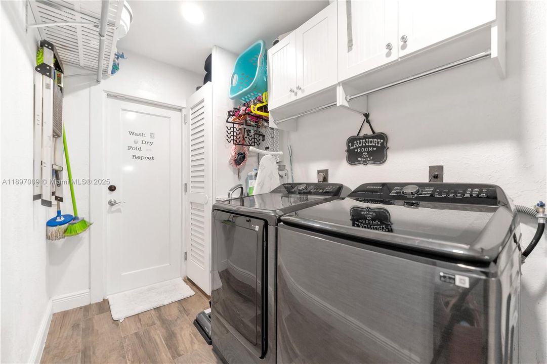 Recently Sold: $719,900 (4 beds, 3 baths, 1628 Square Feet)