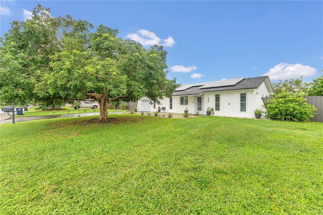 Recently Sold: $719,900 (4 beds, 3 baths, 1628 Square Feet)