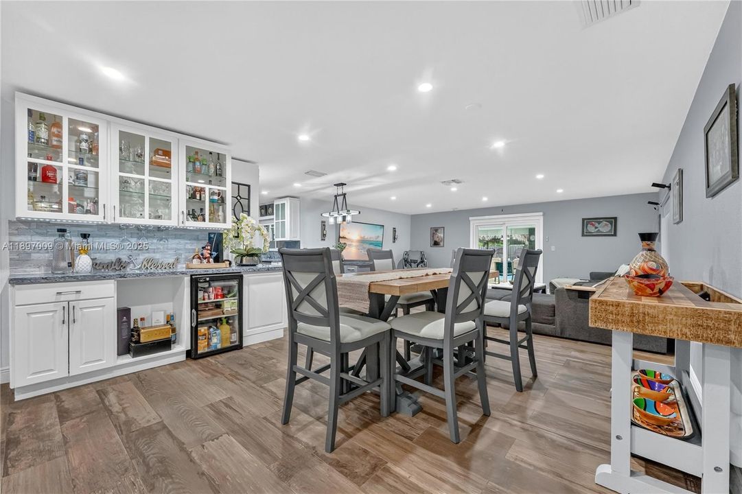 Recently Sold: $719,900 (4 beds, 3 baths, 1628 Square Feet)