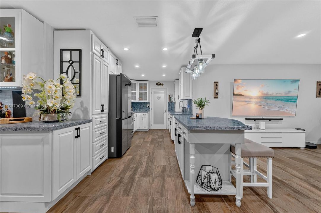 Recently Sold: $719,900 (4 beds, 3 baths, 1628 Square Feet)